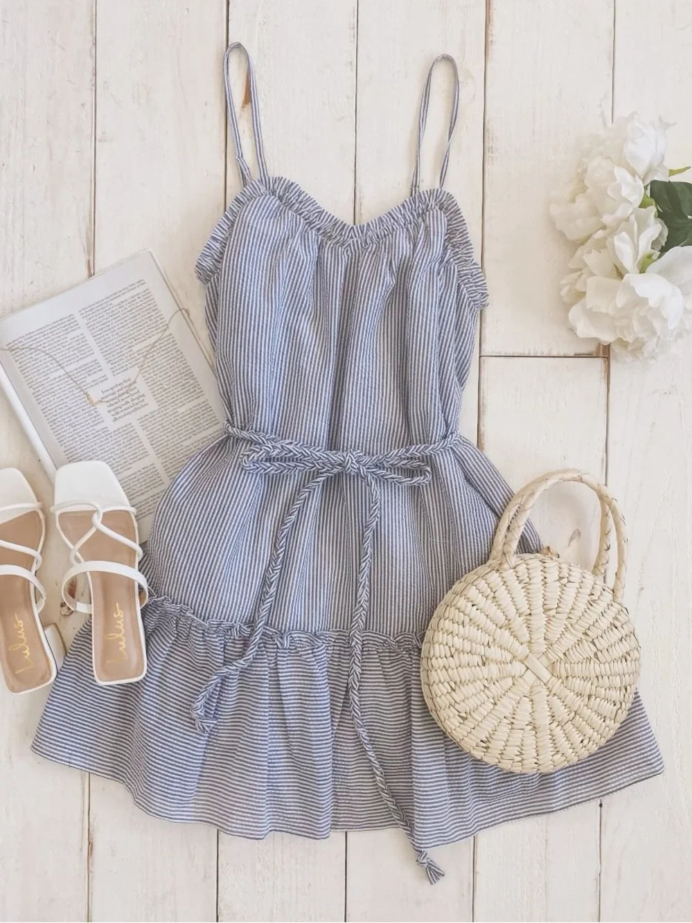 Lulus NWT blue and white tiered seersucker minidress size XS